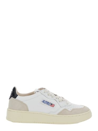 Medalist Low Sneakers With Logo Detail And Heel Tab In Leather Woman - Autry - Modalova