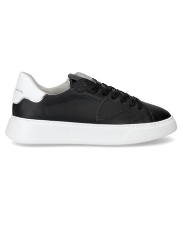Temple Low-top Sneakers And White - Philippe Model - Modalova