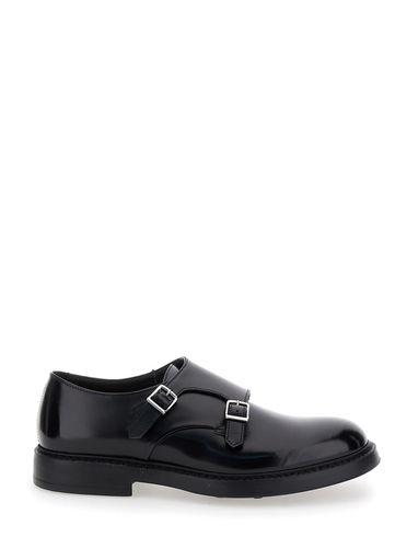 Black Monks Shoes With Double Buckle In Smooth Leather Man - Doucal's - Modalova