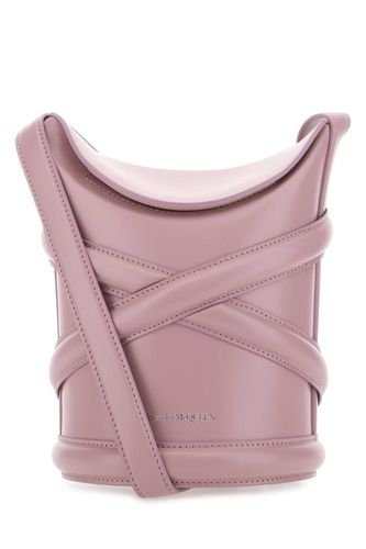 Dark Pink Leather The Curve Bucket Bag - Alexander McQueen - Modalova