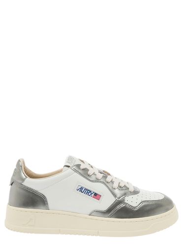 Medalist White And Silver Low Top Sneakers With Logo Detail In Leather Man - Autry - Modalova