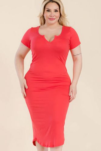 Plus Size Split Neck Bodycon Midi Dress - KandyKouture - Modalova