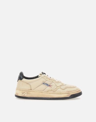 Leder Sneakers mit Riss-Effekt in Creme - AUTRY - Modalova