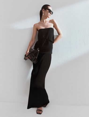 Flute Skirt in Black - NinetyPercent - Modalova