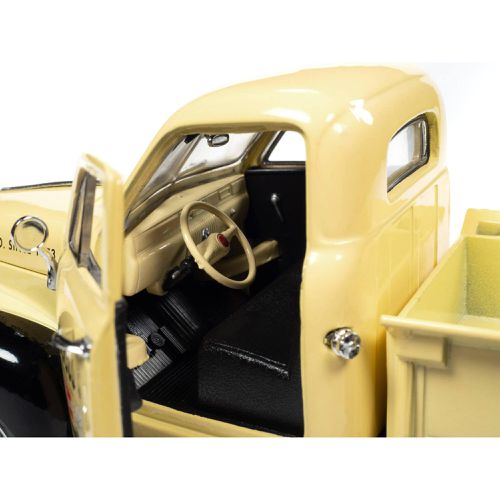 Scale Model Pickup Truck - 1947 Studebaker Diecast Cream and Black - Autoworld - Modalova