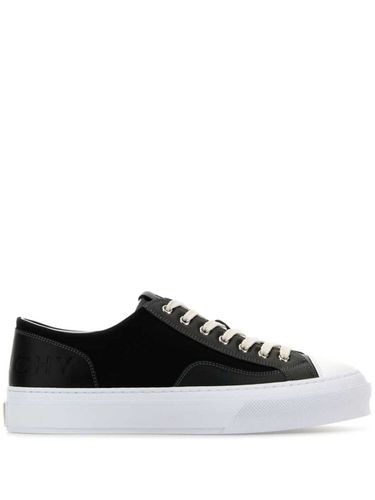 GIVENCHY - Logo Sneakers - Givenchy - Modalova