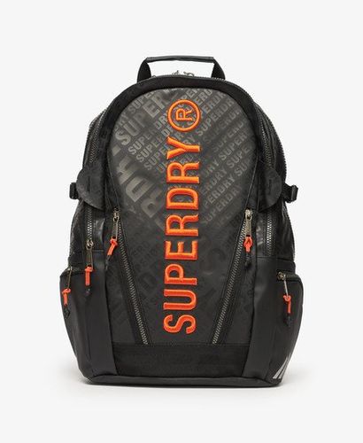 Women's Embroidered Logo Tarp All Over Print Rucksack, Black and Red, Size: 46x33x14cm - Superdry - Modalova