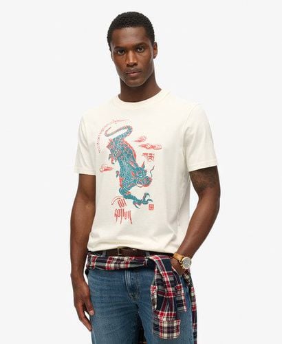 Men's x Komodo Kailash Dragon T-Shirt White / New Chalk White - Size: Xxxl - Superdry - Modalova