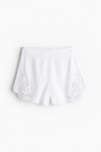 Shorts mit Broderie Anglaise Weiß in Größe 44. Farbe: - H&M - Modalova