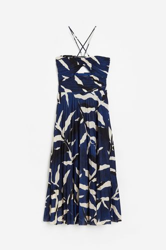 Plissiertes Neckholder-Kleid Blau/Gemustert, Alltagskleider in Größe XL. Farbe: - H&M - Modalova