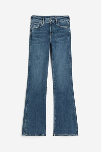 True To You Flared High Jeans Denimblau, Straight in Größe M. Farbe: - H&M - Modalova