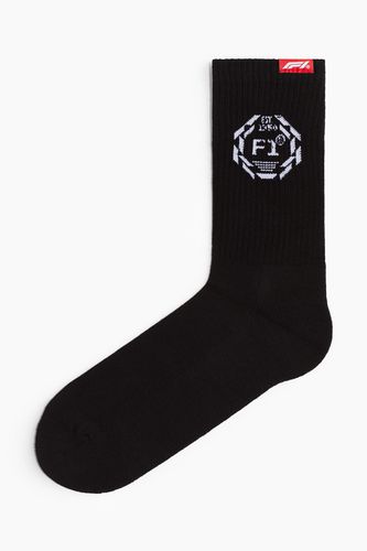 Socken mit Motiv Schwarz/Formula 1 in Größe 43/45. Farbe: Black/formula - H&M - Modalova