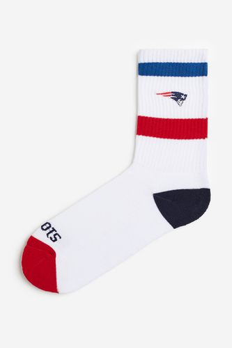 Socken mit Motiv Weiß/NFL in Größe 37/39. Farbe: - H&M - Modalova