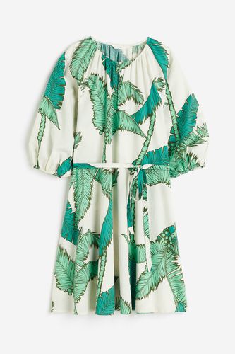 Kleid mit Bindegürtel Cremefarben/Palmen, Alltagskleider in Größe XL. Farbe: - H&M - Modalova