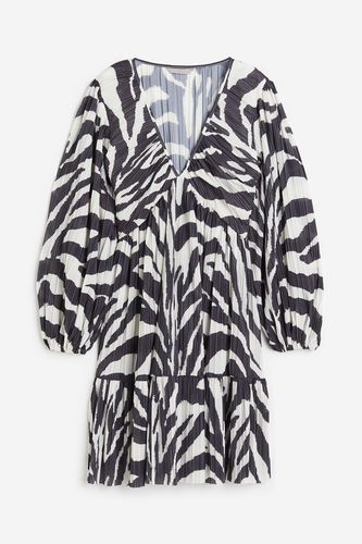 Plissiertes Jerseykleid Dunkelgrau/Zebramuster, Alltagskleider in Größe XL. Farbe: - H&M - Modalova