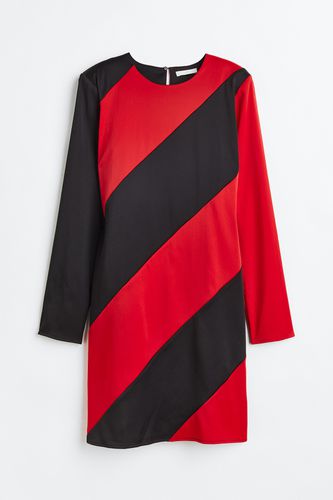 Kleid aus Crinklestoff Rot/Schwarz, Alltagskleider in Größe 36. Farbe: - H&M - Modalova