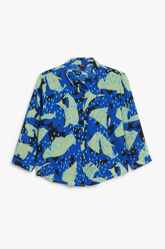 Fließende Bluse aus Kreppstoff mit Knöpfen Blaue Collage, Blusen in Größe XS. Farbe: - Monki - Modalova