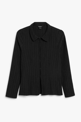 Schwarze Bluse aus Kreppstoff mit langen Ärmeln und Kragen Schwarz, Blusen in Größe 50. Farbe: - Monki - Modalova