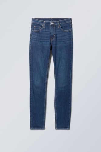Skinny Jeans Spare mit mittelhohem Bund Mittelblau in Größe 24/30. Farbe: - Weekday - Modalova