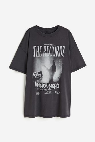 Oversized T-Shirt mit Print Dunkelgrau/The Records in Größe XS. Farbe: - H&M - Modalova
