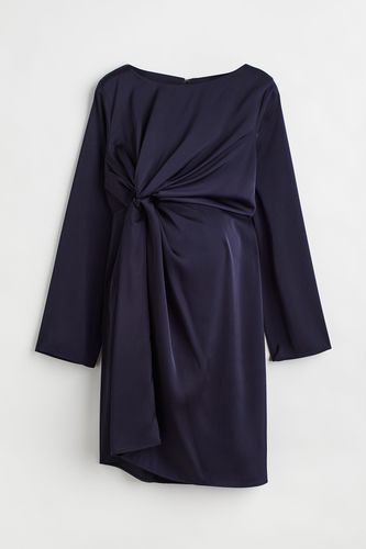 MAMA Drapiertes Satinkleid Marineblau, Kleider in Größe XL. Farbe: - H&M - Modalova