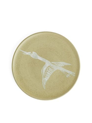 Handbemalter Teller, 22 cm Blassgrün/Weißer Vogel. Farbe: - Arket - Modalova