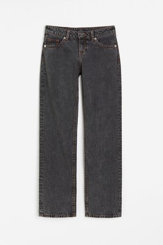 Straight Low Jeans Dunkelgrau in Größe 40. Farbe: - H&M - Modalova