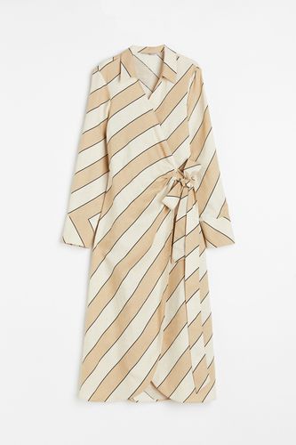 Wickelkleid aus Leinenmischung Beige/Diagonal gestreift, Alltagskleider in Größe L. Farbe: - H&M - Modalova