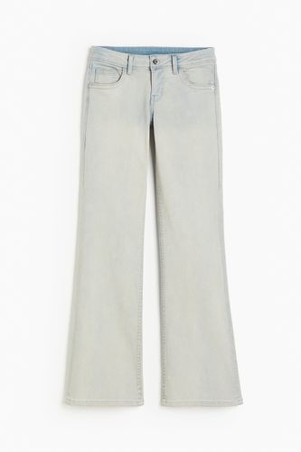 Flared Low Jeans Helles Denimblau, Straight in Größe 46. Farbe: - H&M - Modalova