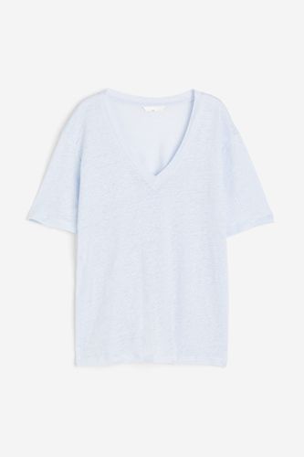 T-Shirt mit V-Neck aus Leinenjersey Hellblau in Größe L. Farbe: - H&M - Modalova