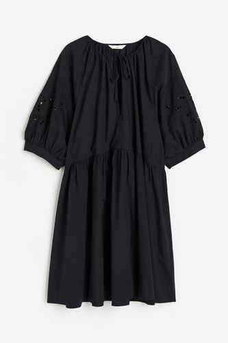 Kleid mit Broderie Anglaise Schwarz, Alltagskleider in Größe S. Farbe: - H&M - Modalova