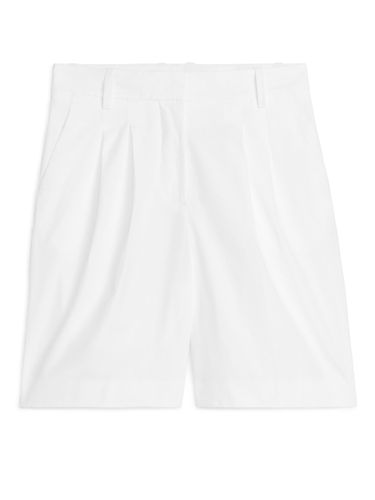 Lockere, taillierte Shorts Weiß in Größe 44. Farbe: - Arket - Modalova