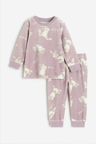 Gemusterter Pyjama aus Velours Helllila/Bambi, Pyjamas in Größe 50. Farbe: - H&M - Modalova
