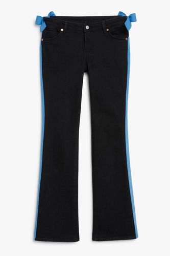× IGGY JEANS Wakumi Jeans in Schwarz & Blau, Straight Größe W 25. Farbe: Black blue - Monki - Modalova