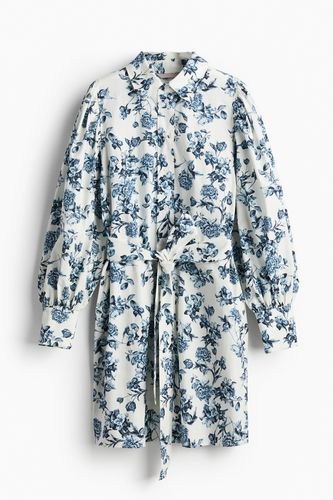 Blusenkleid mit Bindegürtel Weiß/Blau geblümt, Alltagskleider in Größe L. Farbe: - H&M - Modalova