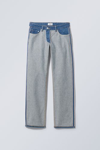 Fließende, umgedrehte Jeans mit niedrigem Bund Basic-Blau, Straight in Größe W 25. Farbe: - Weekday - Modalova