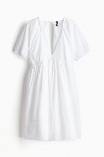 Gecrinkeltes Überwurfkleid mit Bindedetail Weiß, Alltagskleider in Größe L. Farbe: - H&M - Modalova