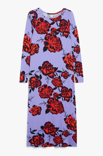 Langarmkleid aus Jersey Flieder mit roten Rosen, Alltagskleider in Größe S. Farbe: - Monki - Modalova