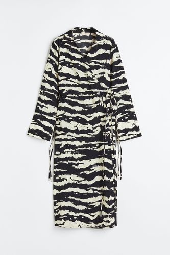 Wickelkleid mit Kragen Schwarz/Tigerstreifen, Alltagskleider in Größe S. Farbe: - H&M - Modalova