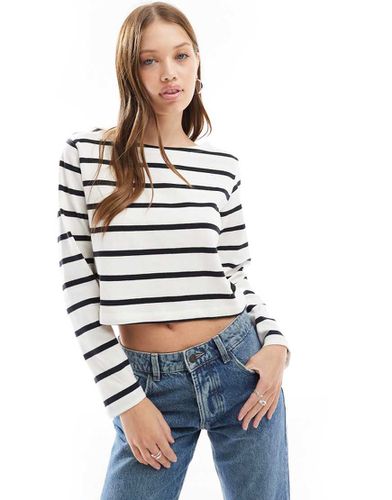 Cotton On - Crop top a maniche lunghe monocromatico a righe con scollo a barchetta - Cotton:On - Modalova