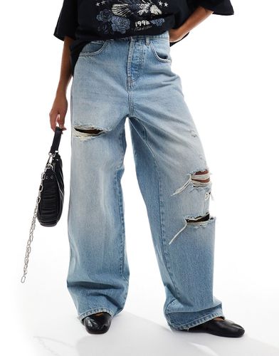 X015 - Jeans ampi taglio comodo lavaggio chiaro con strappi in coordinato - Collusion - Modalova