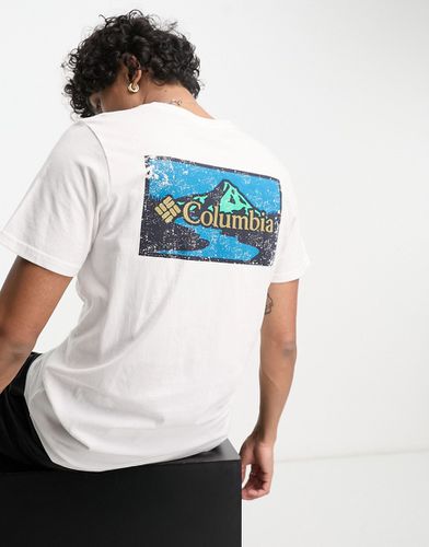 Rapid Ridge - T-shirt bianca con grafica sul retro - In esclusiva per ASOS - Columbia - Modalova