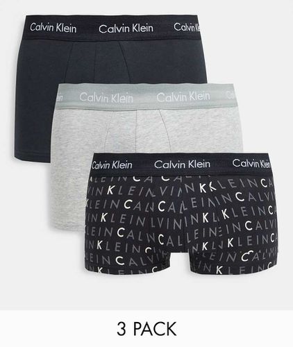 Confezione da 3 paia di boxer aderenti con logo stampato sull'elastico colore nero grigio e con logo ripetuto - Calvin Klein - Modalova