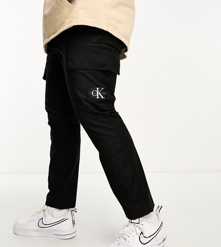 Big & Tall - Joggers cargo slavato con logo CK - Calvin Klein Jeans - Modalova