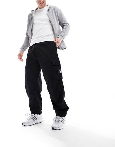 Essential - Pantaloni cargo regular neri - Calvin Klein Jeans - Modalova