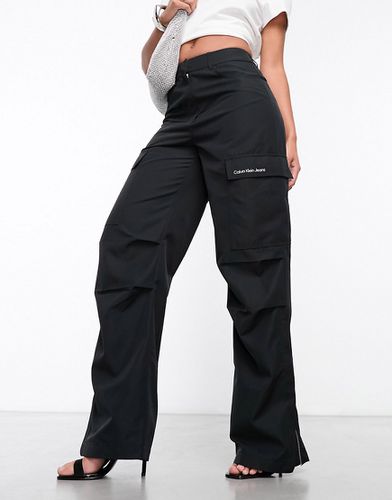 Pantaloni cargo ampi neri con zip - Calvin Klein Jeans - Modalova
