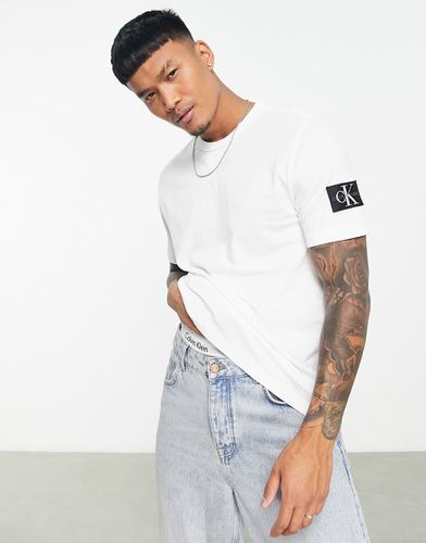 T-shirt bianca mélange con logo sulla manica - Calvin Klein Jeans - Modalova