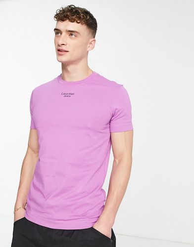 T-shirt slim lilla con logo su due righe - Calvin Klein Jeans - Modalova