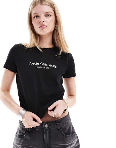 T-shirt ristretta nera con grafica istituzionale - Calvin Klein Jeans - Modalova