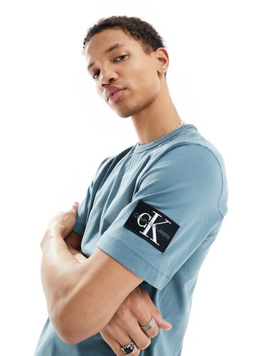 T-shirt vestibilità classica con etichetta del logo - Calvin Klein Jeans - Modalova